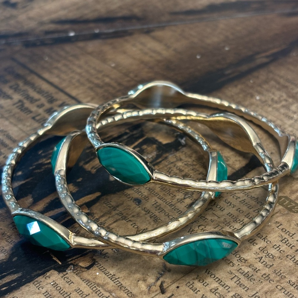 Gold Tone Green Stone Bangle Bracelet Set Boho Chic Stackable Jewelry
